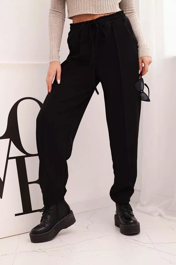 Moteriškos juodos spalvos kelnės Ador