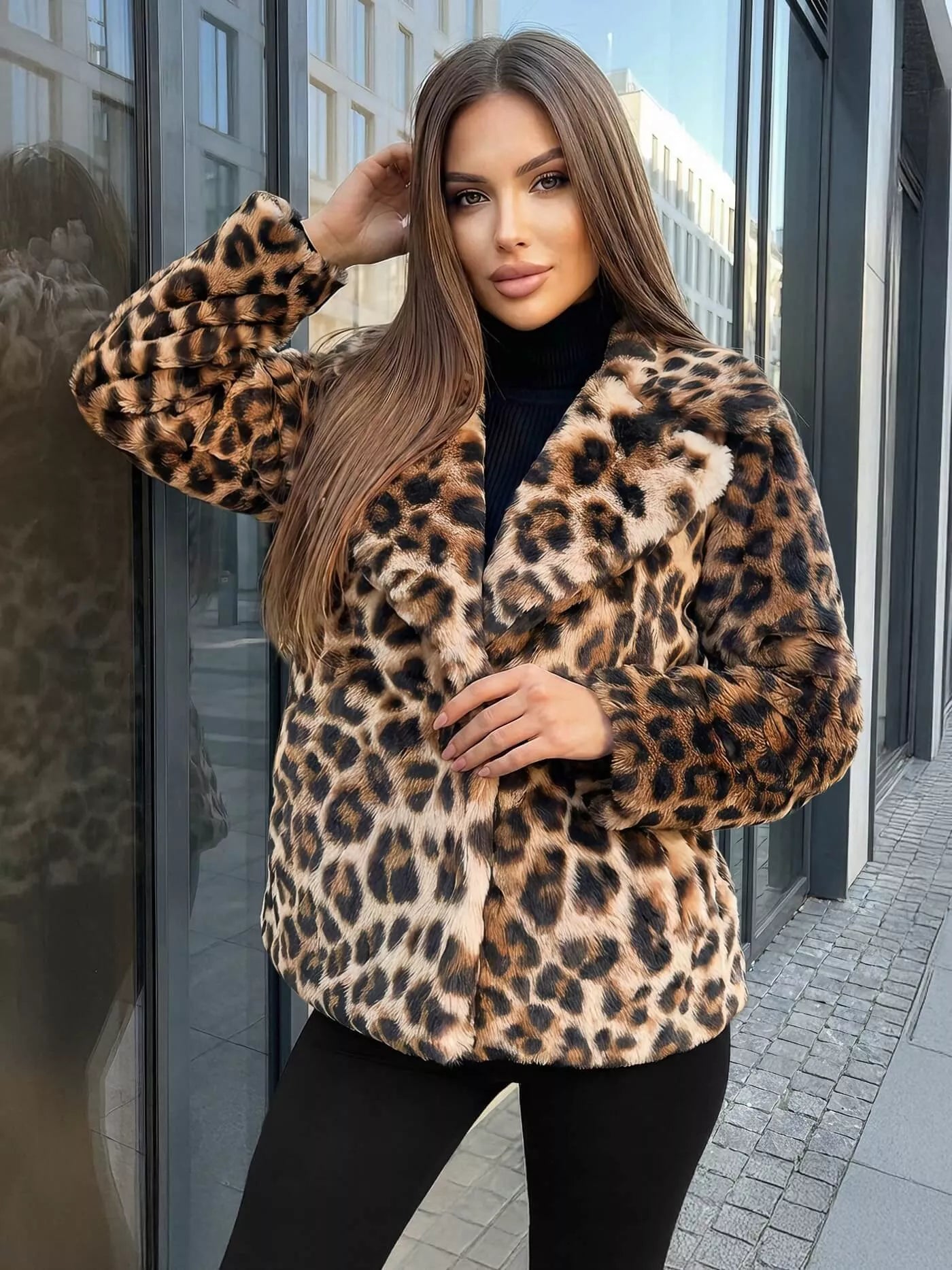 Moteriška ruda kailinė striukė su gyvūniniu raštu Leopard