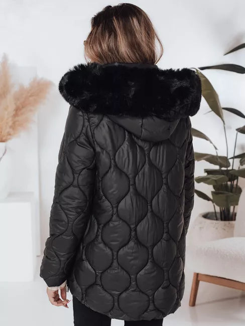 Moteriška juoda žieminė striukė su juodu kailiuku Lumor