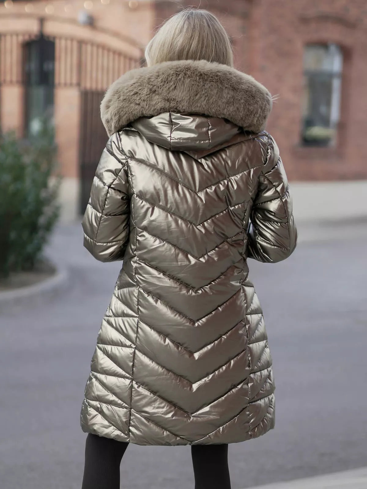 Auksinės spalvos žieminė moteriška striukė Marisa