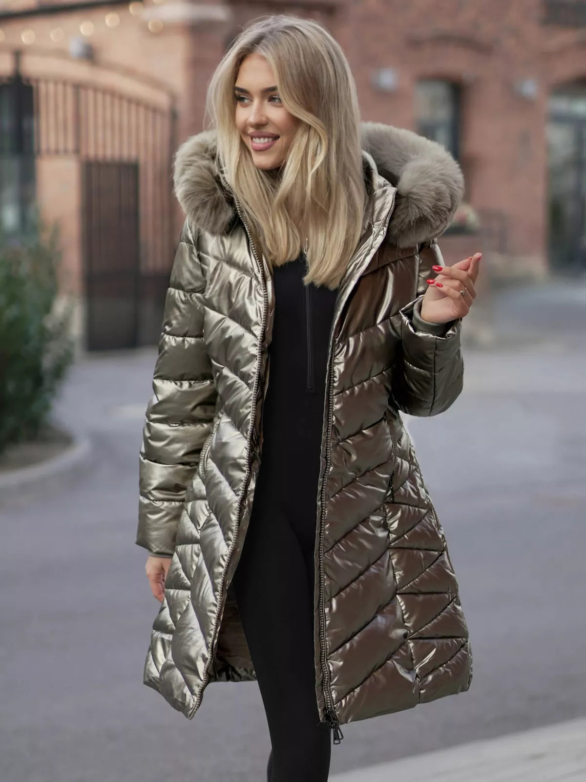 Auksinės spalvos žieminė moteriška striukė Marisa