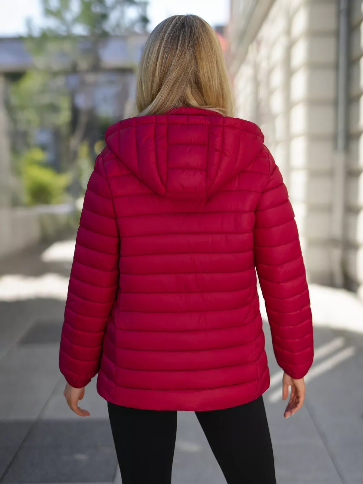 Moteriška bordo spalvos striukė Albi