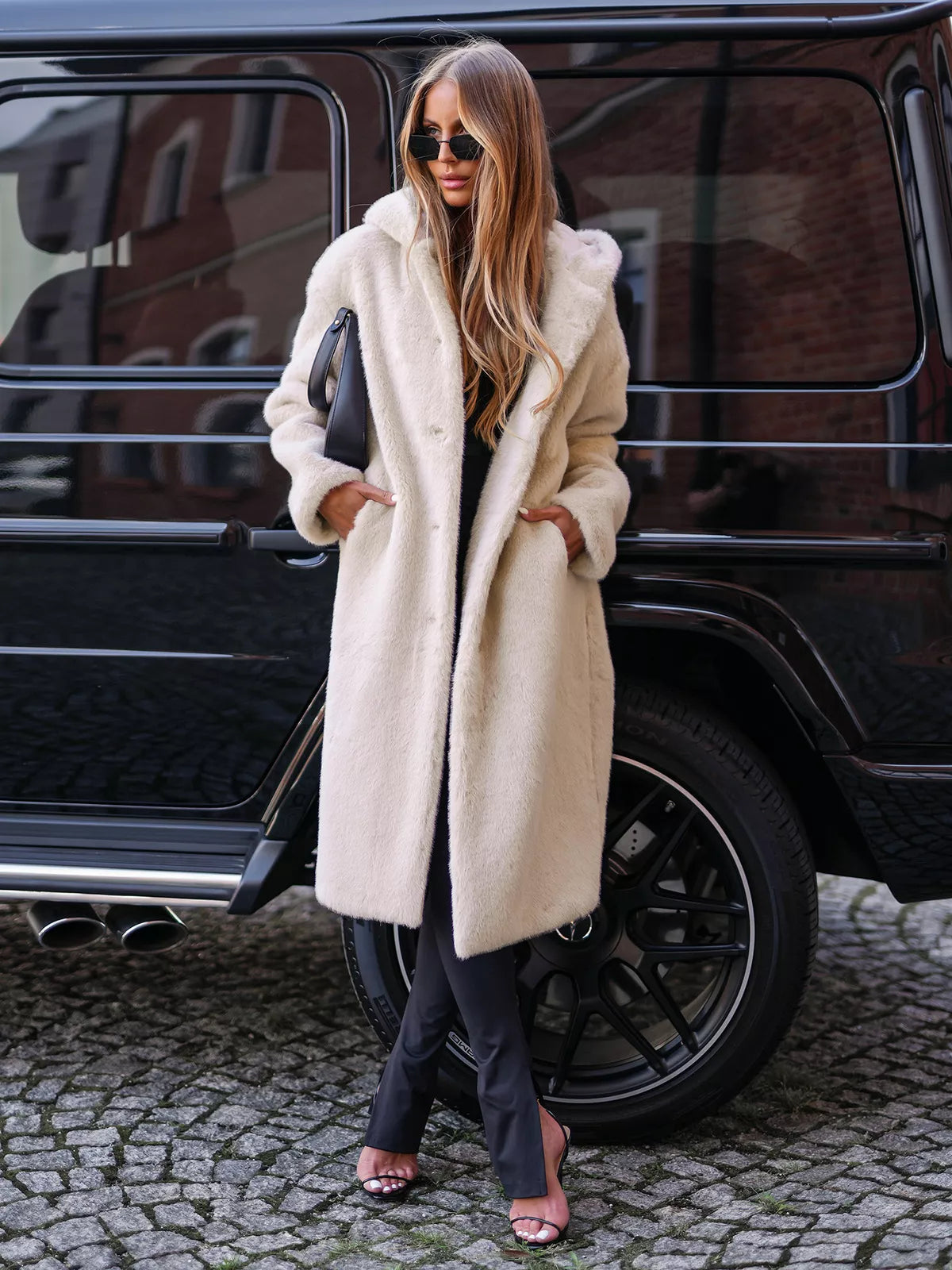 Moteriška ilga rusva žieminė striukė iš dirbtinio kailio Vesta