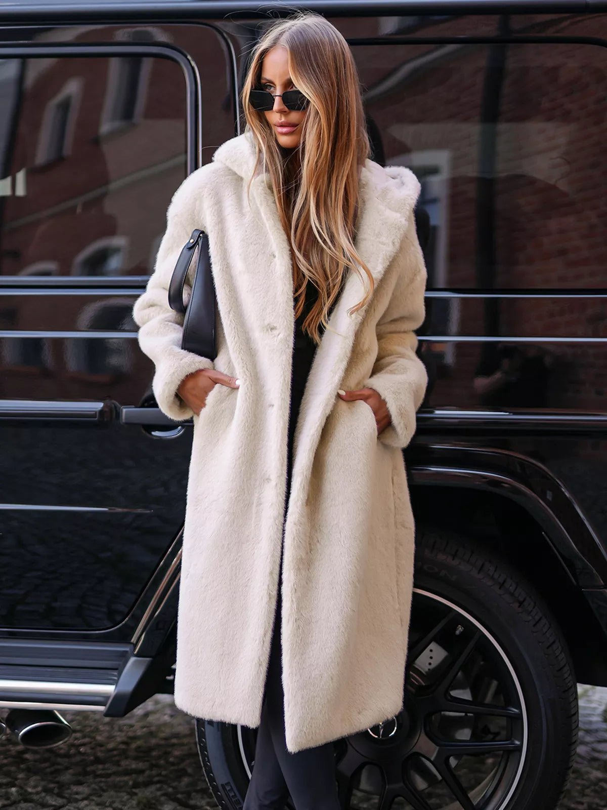 Moteriška ilga rusva žieminė striukė iš dirbtinio kailio Vesta