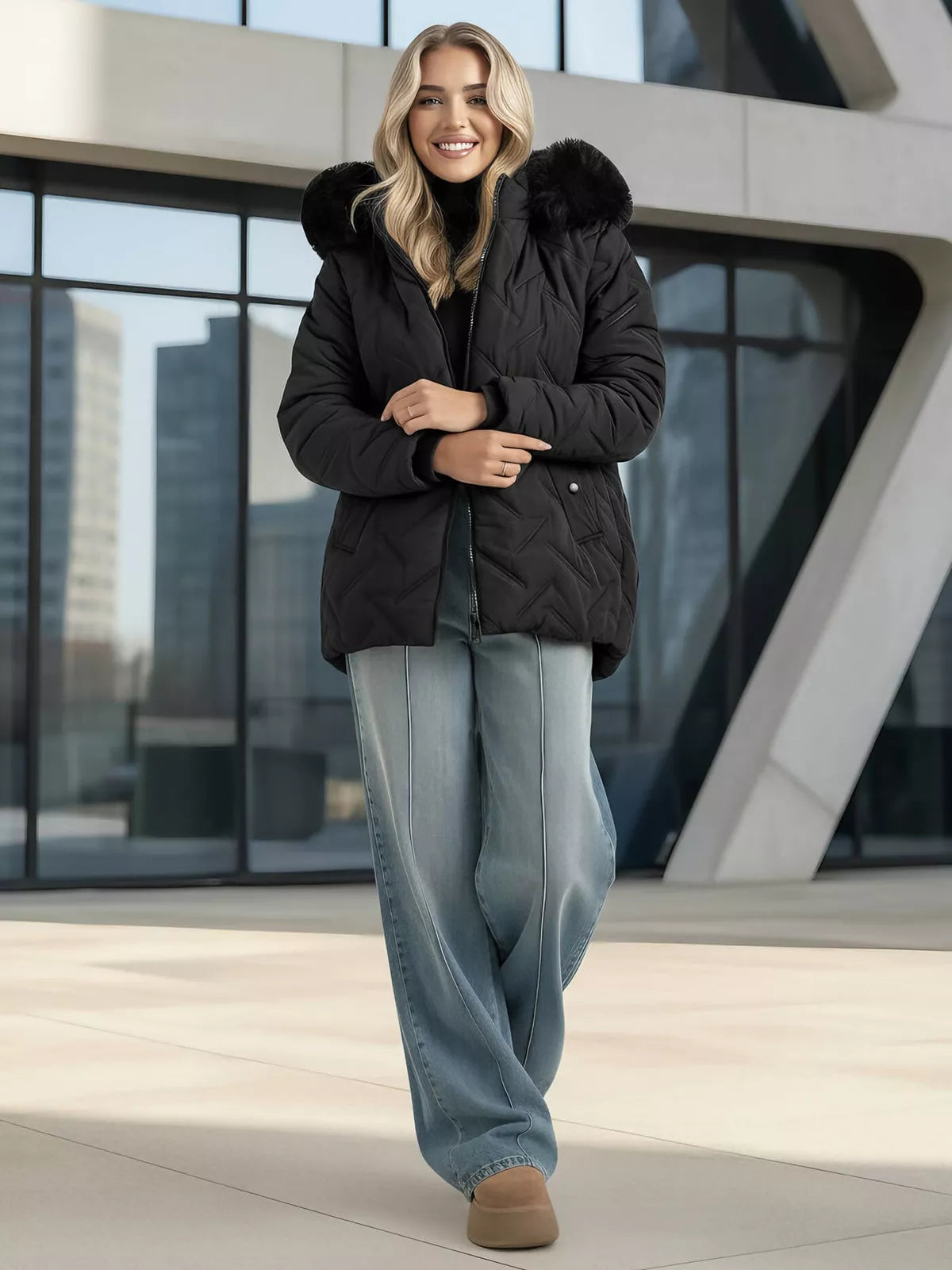 Moteriška juoda žieminė striukė su gobtuvu Levi