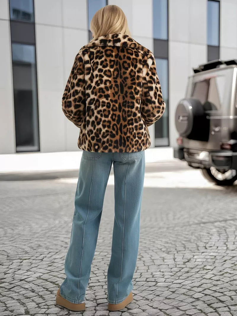 Moteriška ruda kailinė striukė su gyvūniniu raštu Leopard