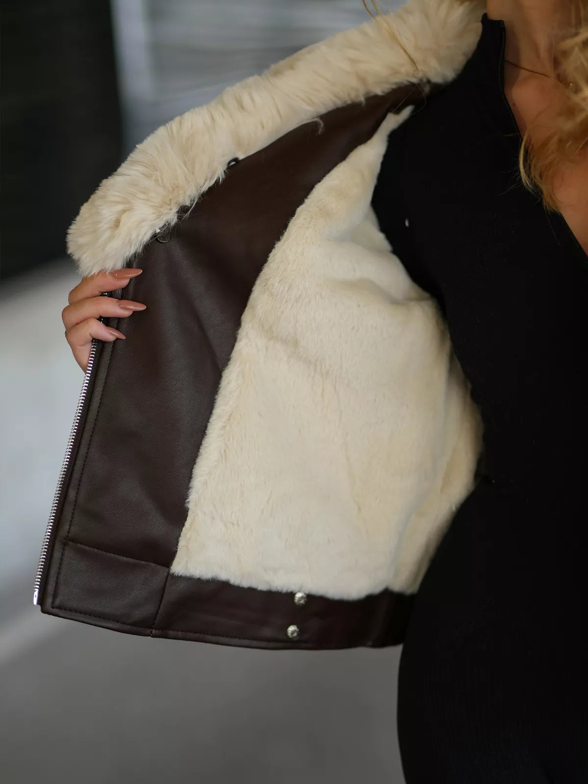 Moteriška ruda odinė striukė su kailiuku Laser