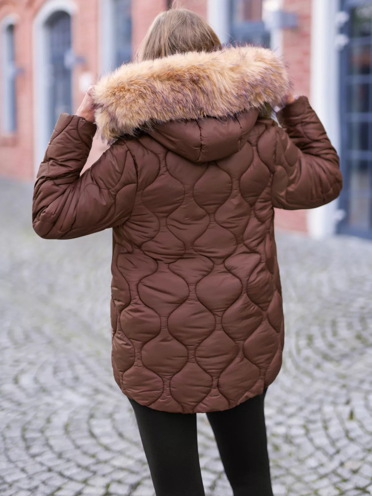 Moteriška rudos spalvos striukė Mona