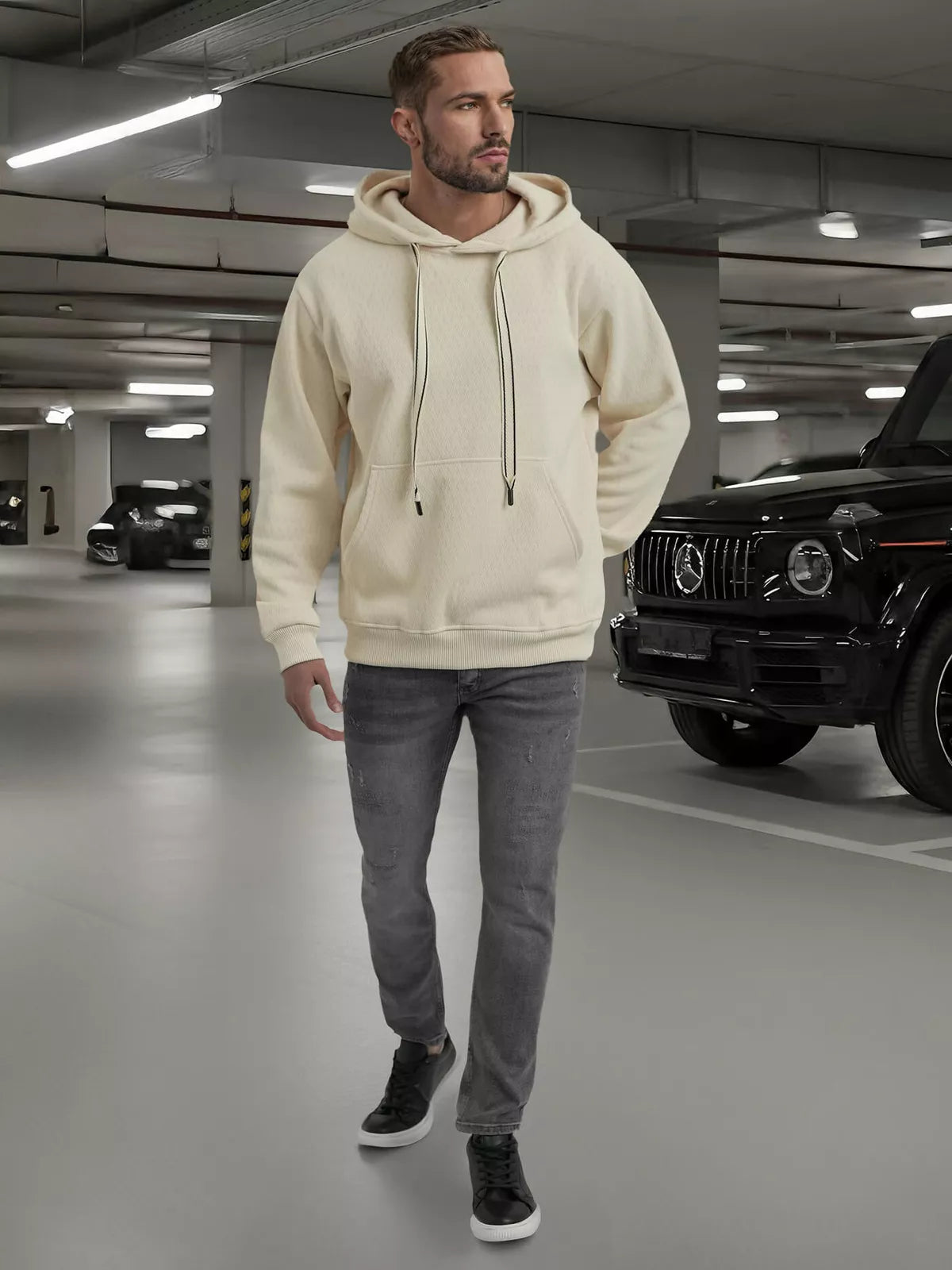 Vyriškas rusvas džemperis su gobtuvu Carla