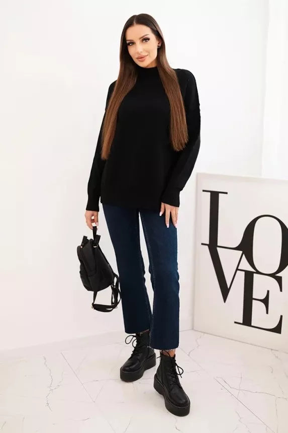 Moteriškas juodas megztinis aukštu kaklu Larsi