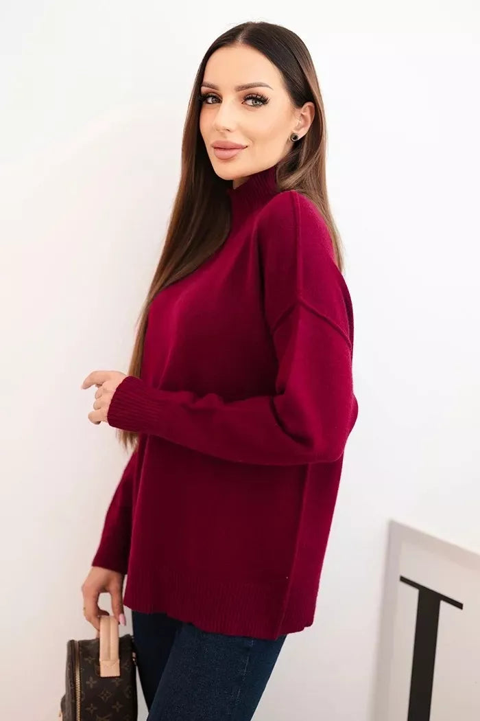 Moteriškas bordo megztinis aukštu kaklu Larsi