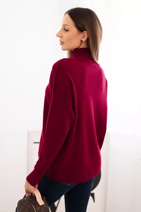 Moteriškas bordo megztinis aukštu kaklu Larsi