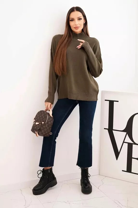 Moteriškas chaki megztinis aukštu kaklu Larsi