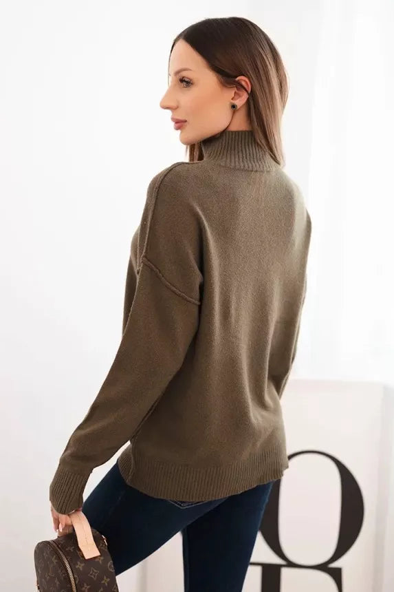 Moteriškas chaki megztinis aukštu kaklu Larsi