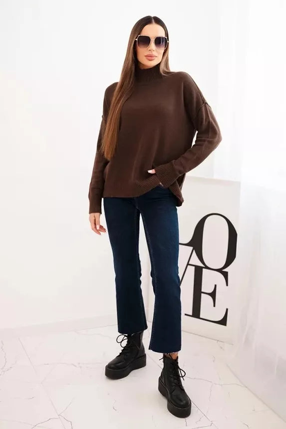 Moteriškas rudas megztinis aukštu kaklu Larsi