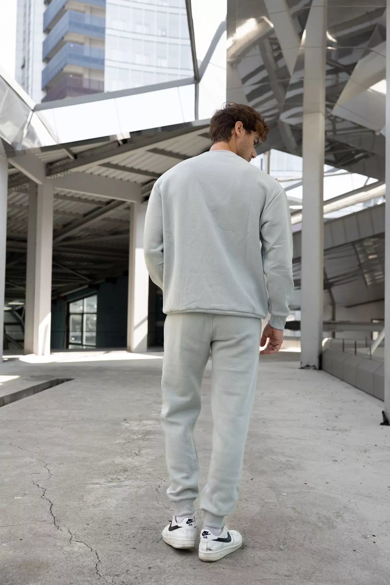 Šviesiai pilkas vyriškas komplektas Lipo