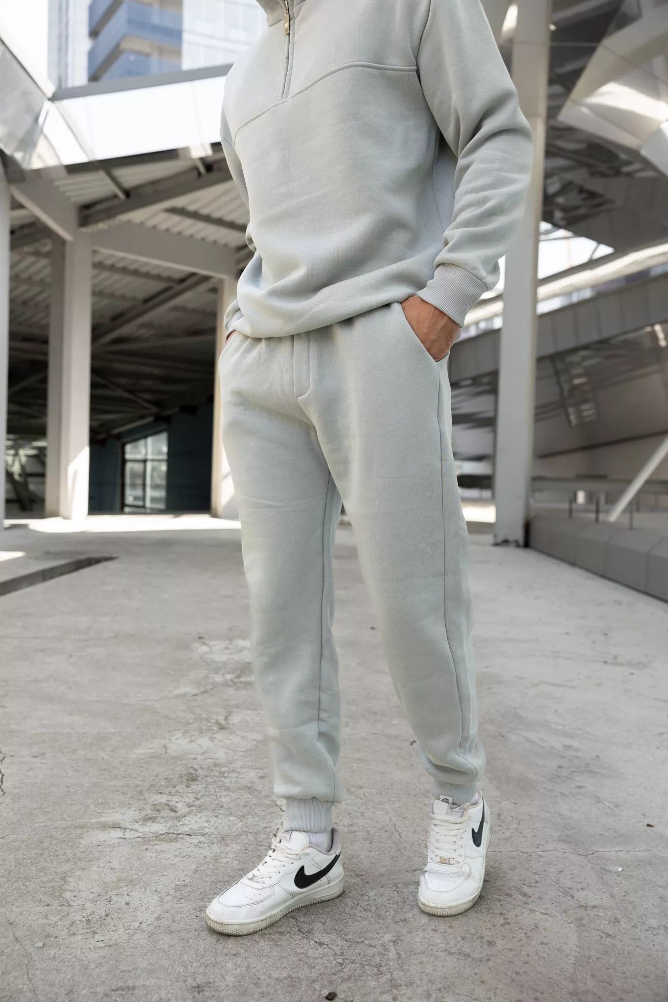 Šviesiai pilkas vyriškas komplektas Lipo