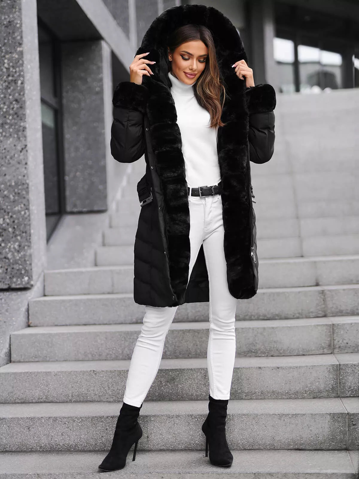 Striukė juoda su kailiu Dorter