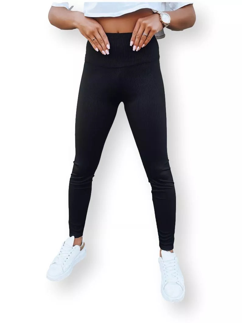 Juodi leginsai Rumer