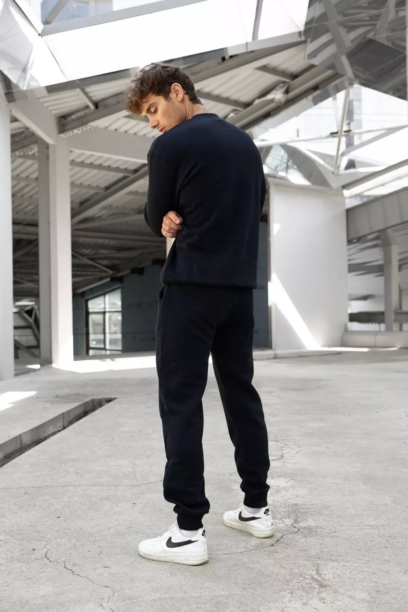 Juodas vyriškas komplektas Lipo