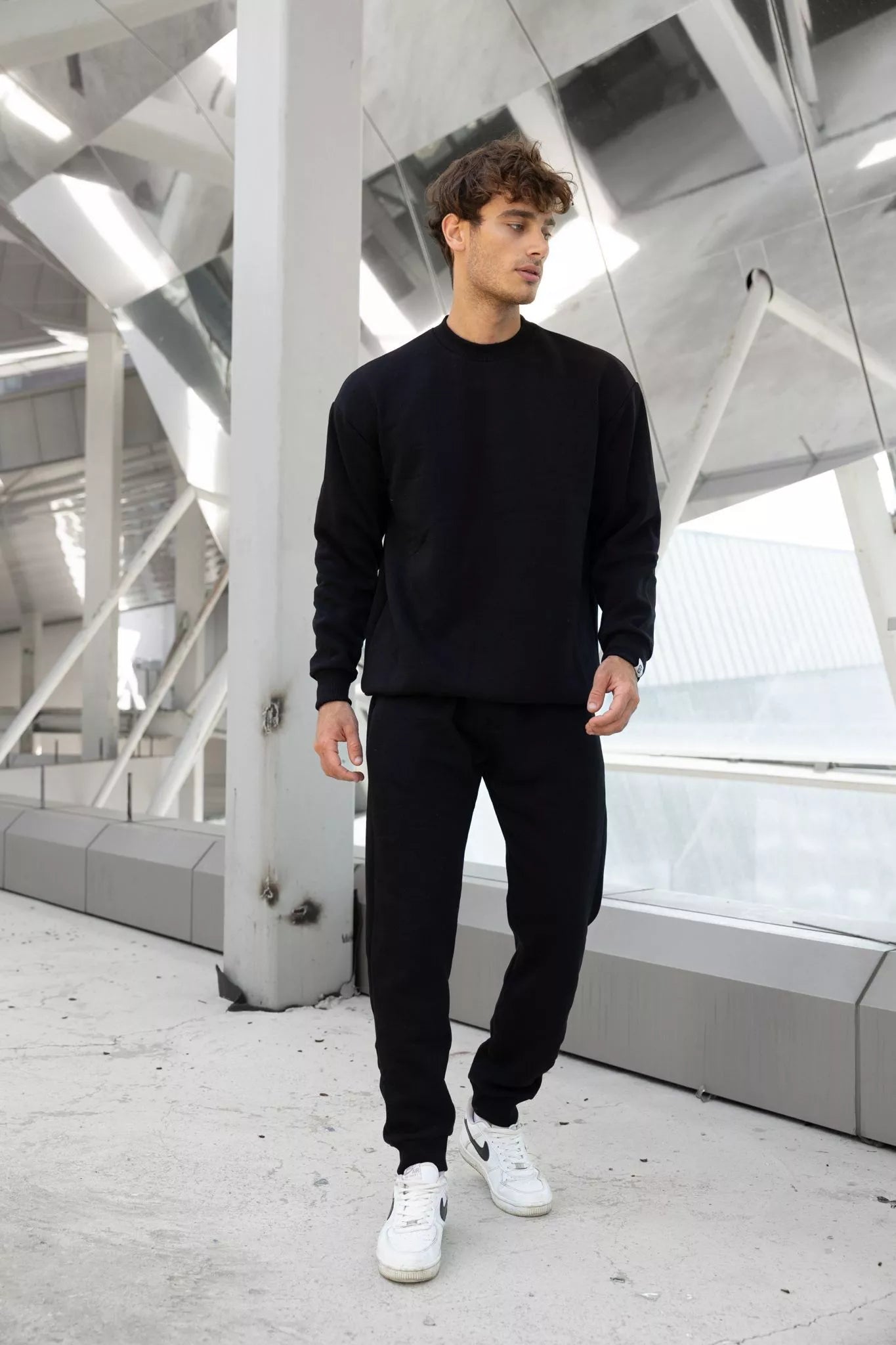 Juodas vyriškas komplektas Lipo