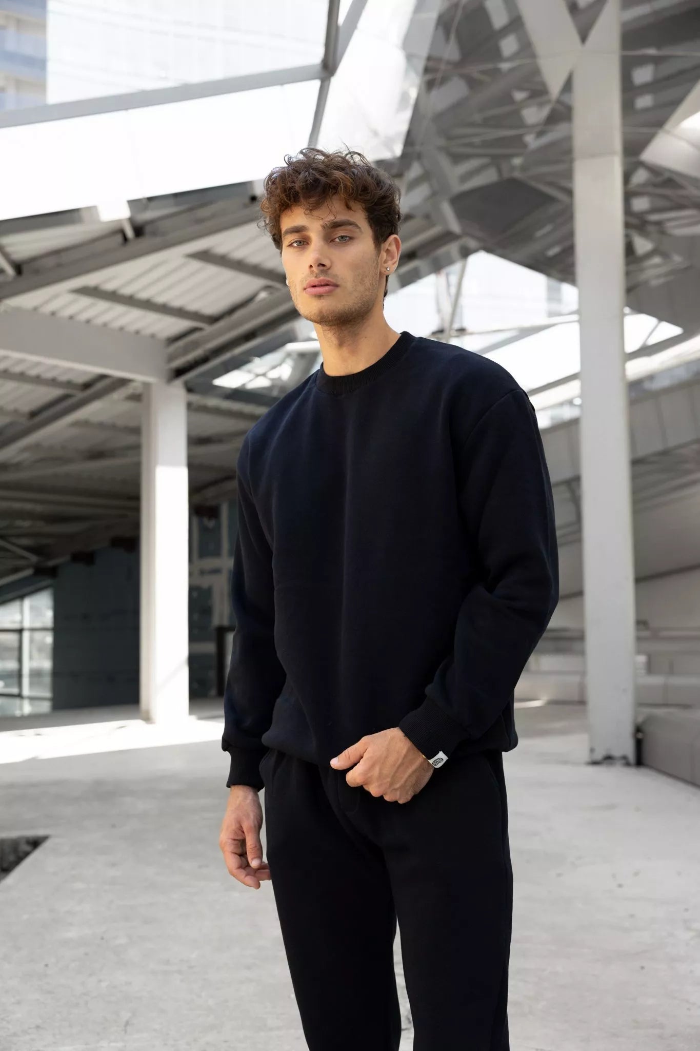 Juodas vyriškas komplektas Lipo