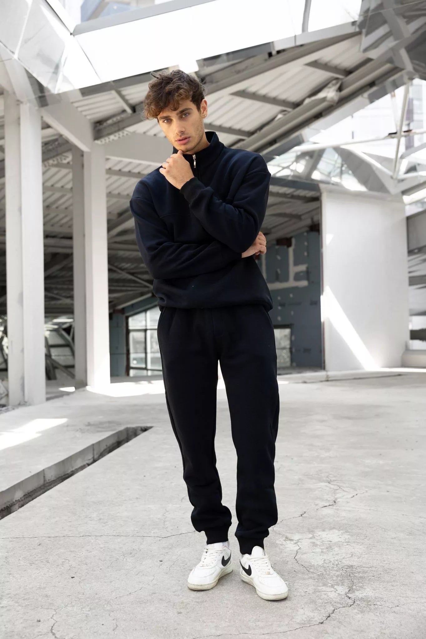 Juodas vyriškas komplektas Lipo