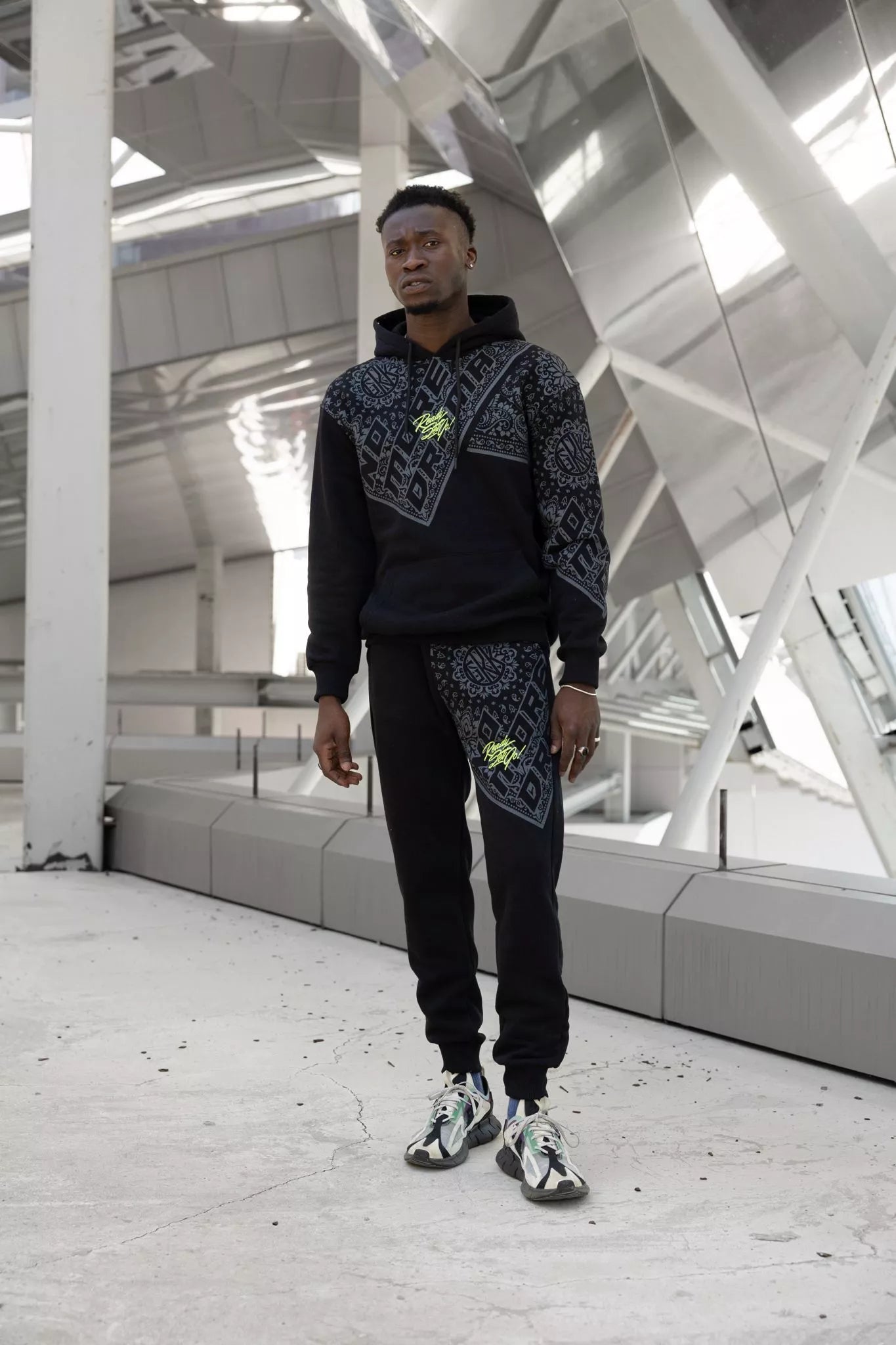 Juodas laisvalaikio komplektas vyrams Margis