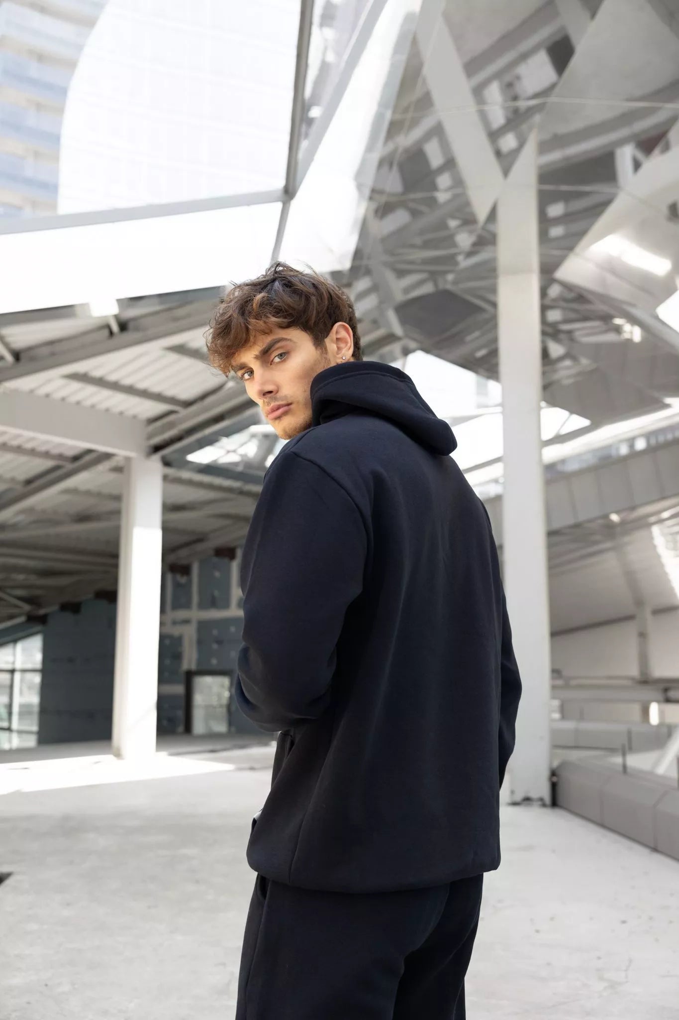 Juodas vyriškas komplektas su gobtuvu Agero