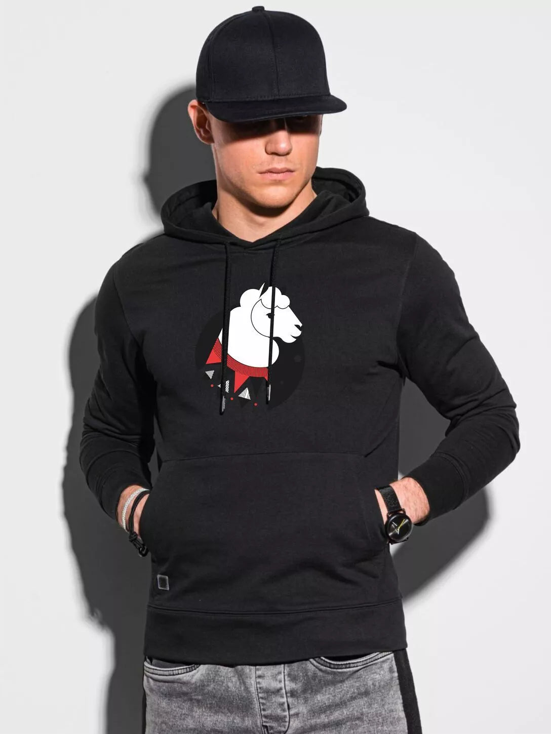 Juodos spalvos džemperis su gobtuvu Lama