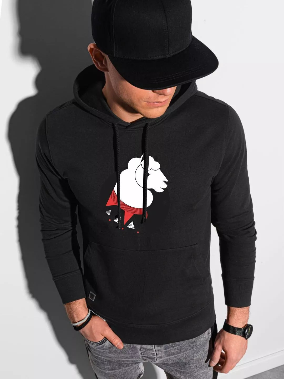 Juodos spalvos džemperis su gobtuvu Lama