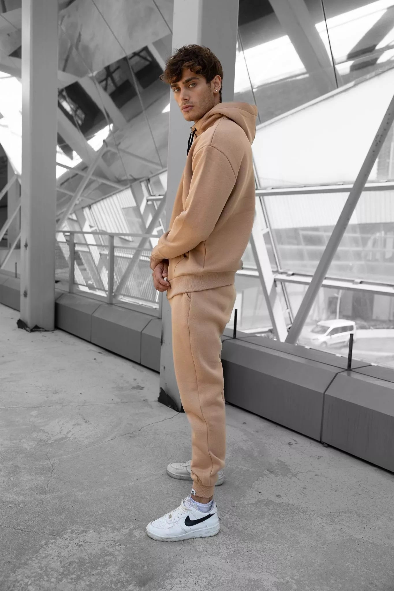 Šviesiai rudas komplektas su gobtuvu Zipos