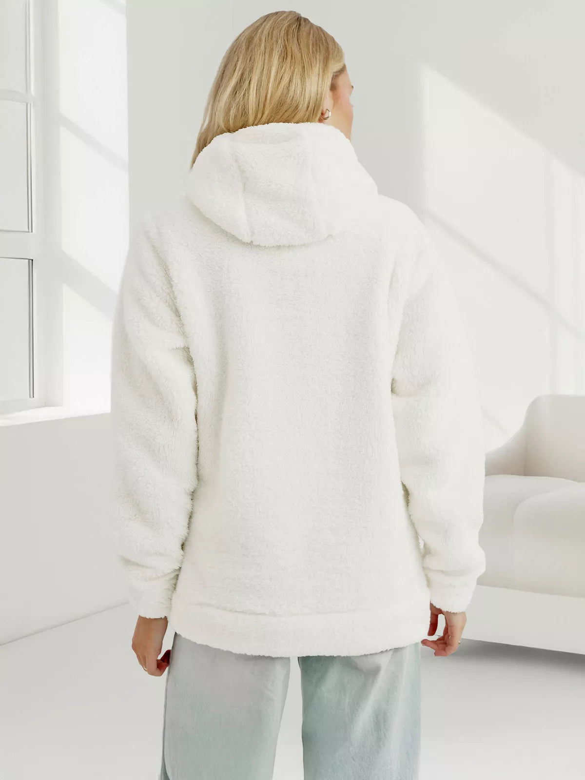 Moteriškas baltas džemperis su gobtuvu Nara