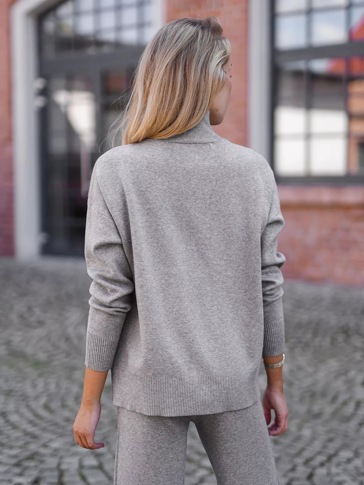 Moteriškas tamsiai pilkas laisvalaikio kostiumas Maribel