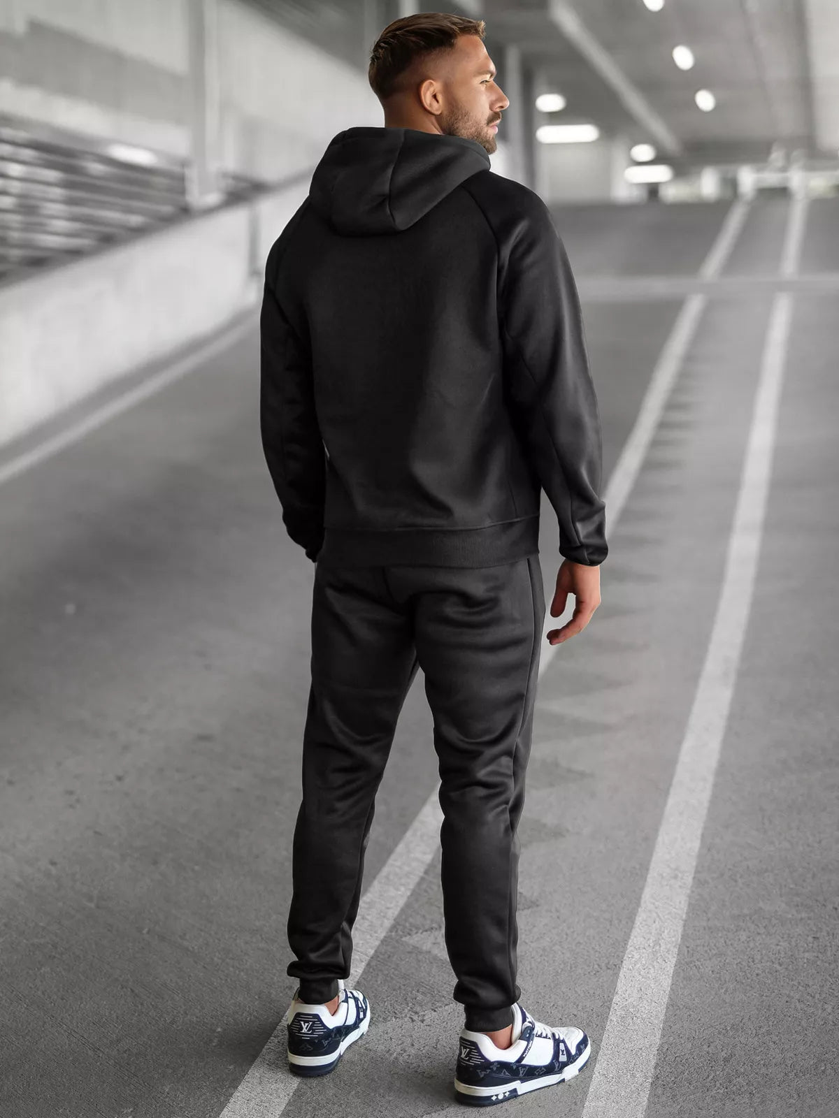 Vyriškas juodas kostiumas Gibon