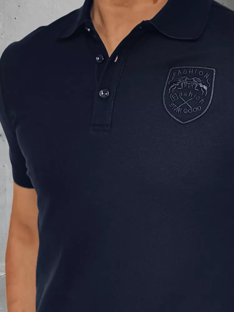 Vyriški tamsiai mėlynos spalvos polo marškinėliai su logotipu Emb