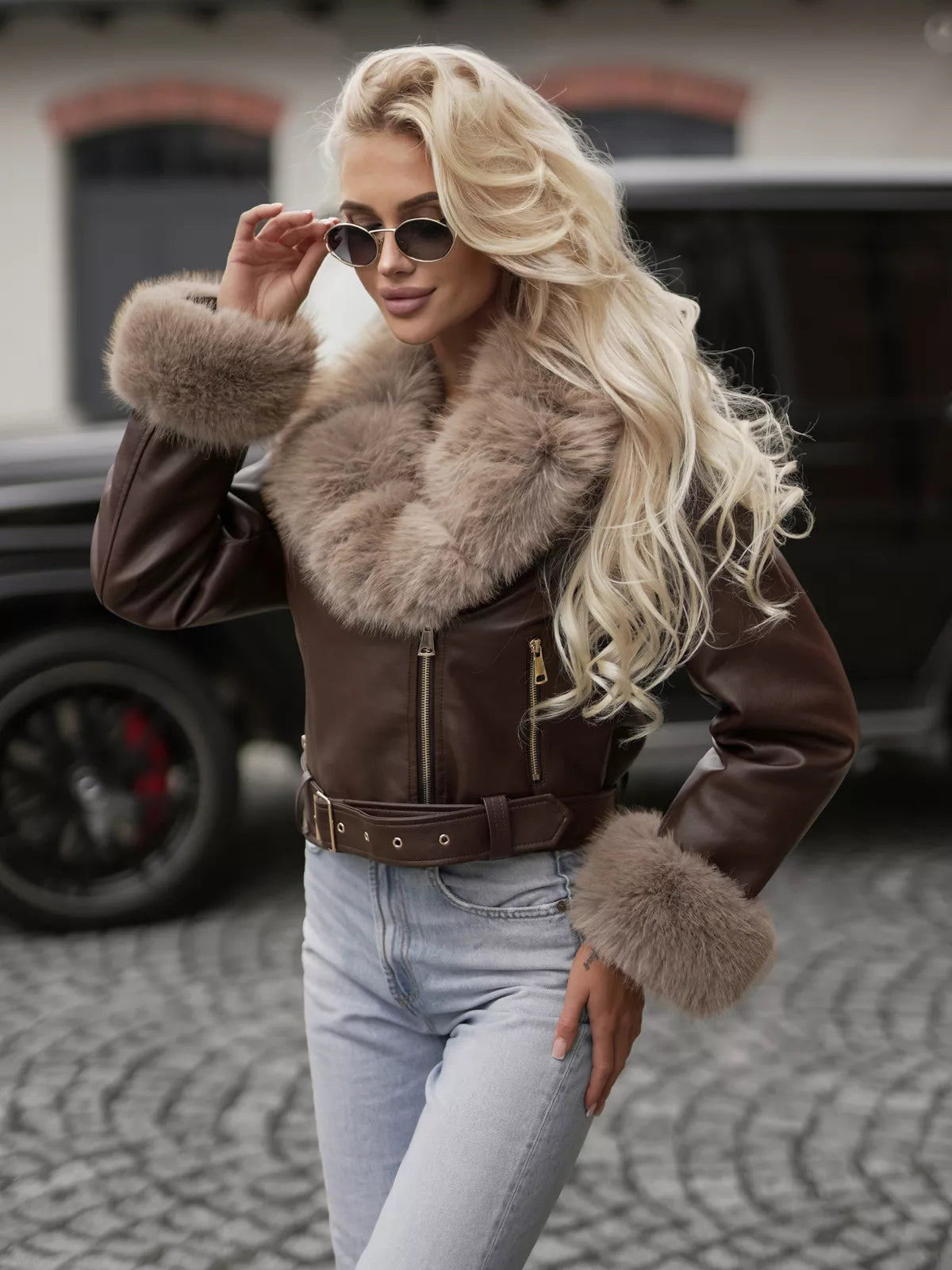 Moteriška odinė rudos spalvos striukė su kailiuku Elen