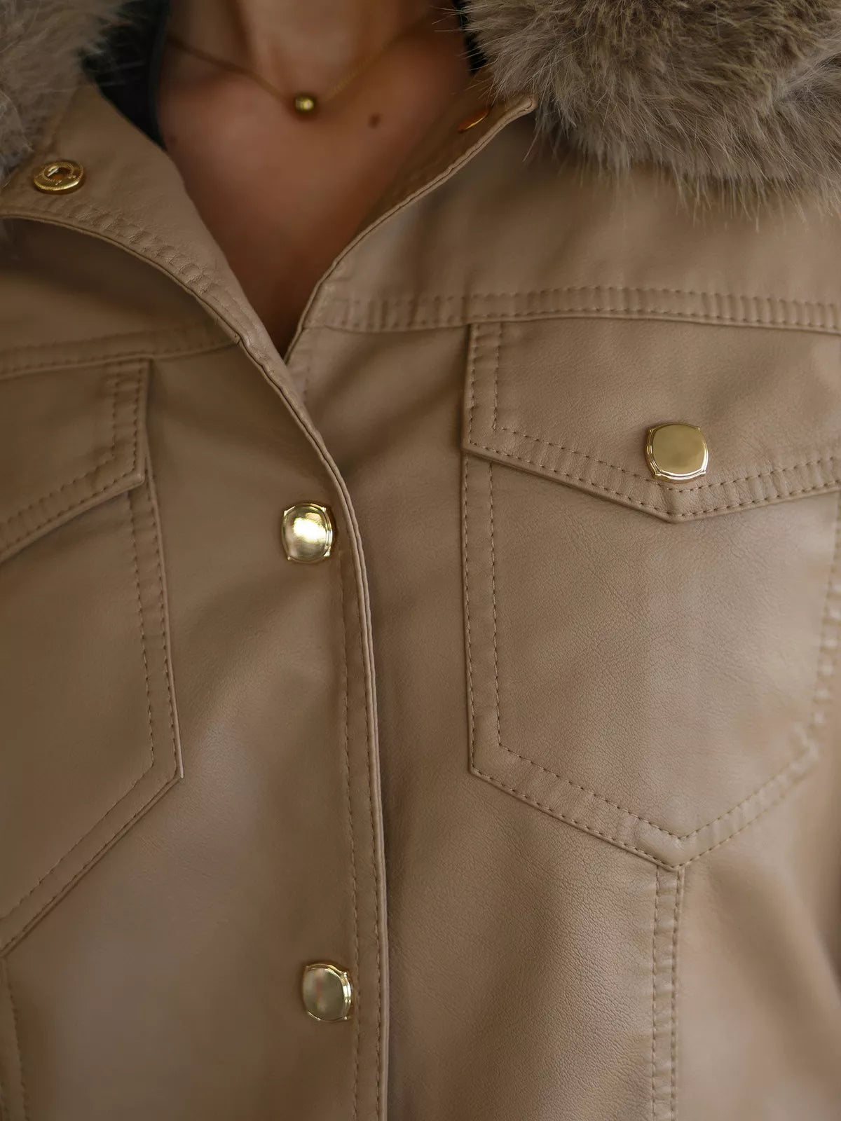 Moteriška rusva odinė striukė su kailiuku Portal