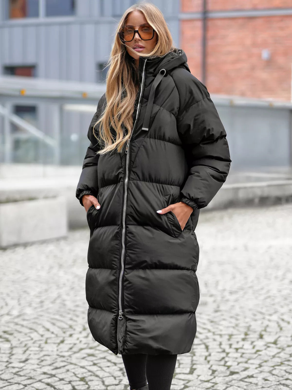 Moteriškas juodos spalvos paltas Izabel