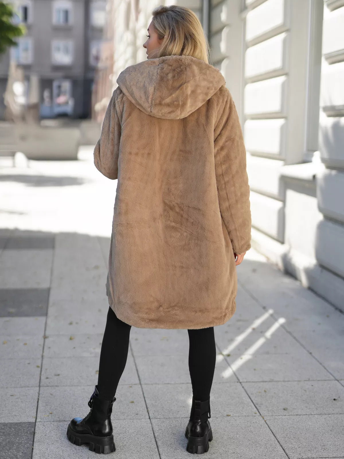 Moteriška žieminė dvipusė juoda striukė su gobtuvu Ela