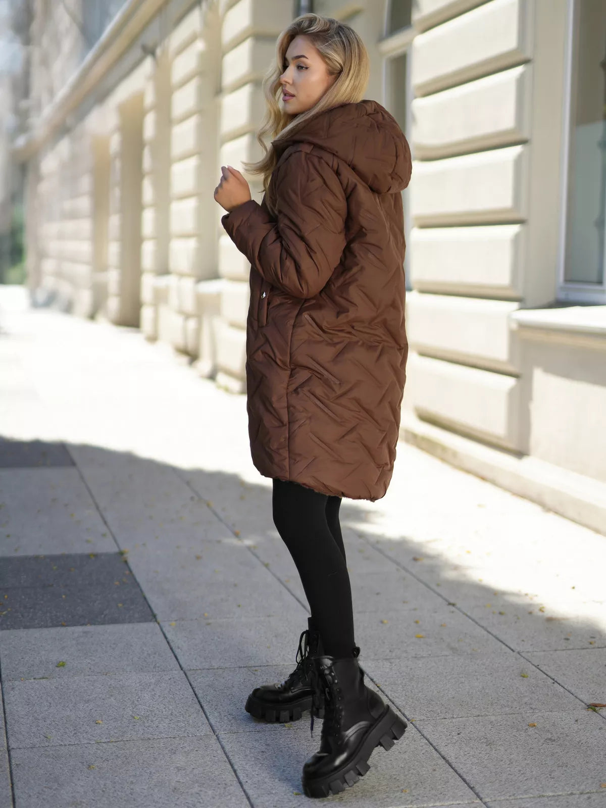 Moteriška žieminė dvipusė ruda striukė su gobtuvu Ela