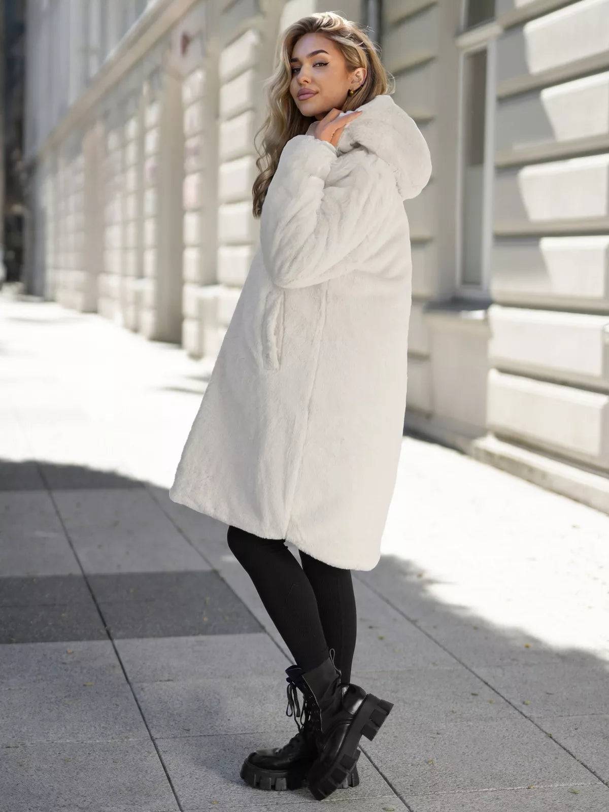 Moteriška žieminė dvipusė rusva striukė su gobtuvu Ela