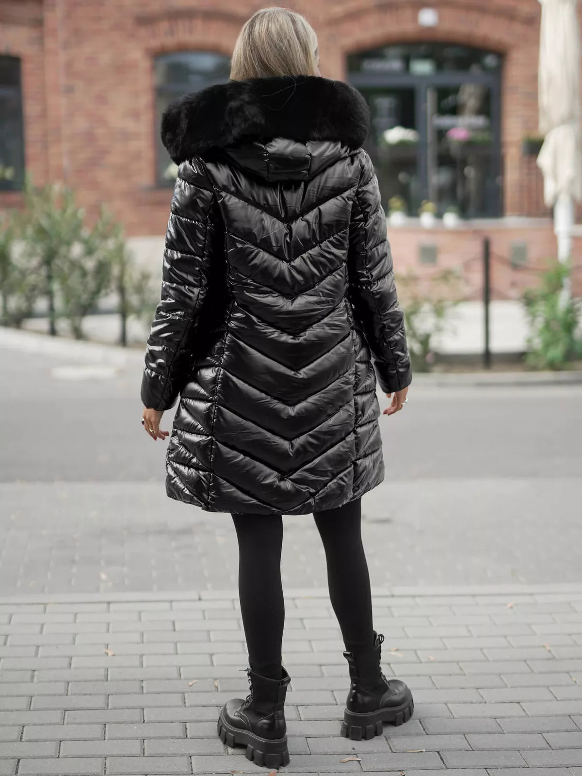 Juodos spalvos žieminė moteriška striukė Marisa