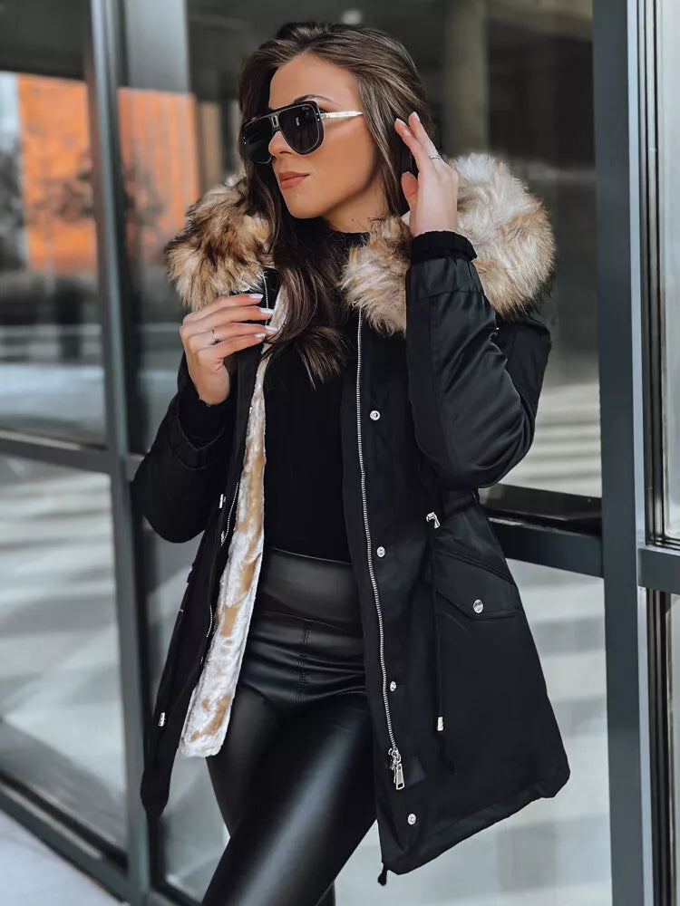 Juoda moteriška striukė su šviesiu kailiuku Garnit