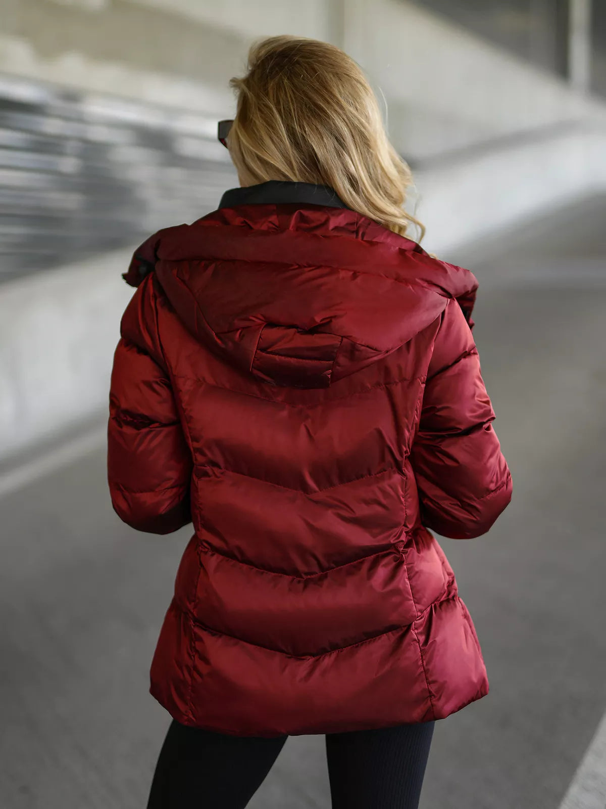 Moteriška dygsniuota bordo spalvos striukė Emilin