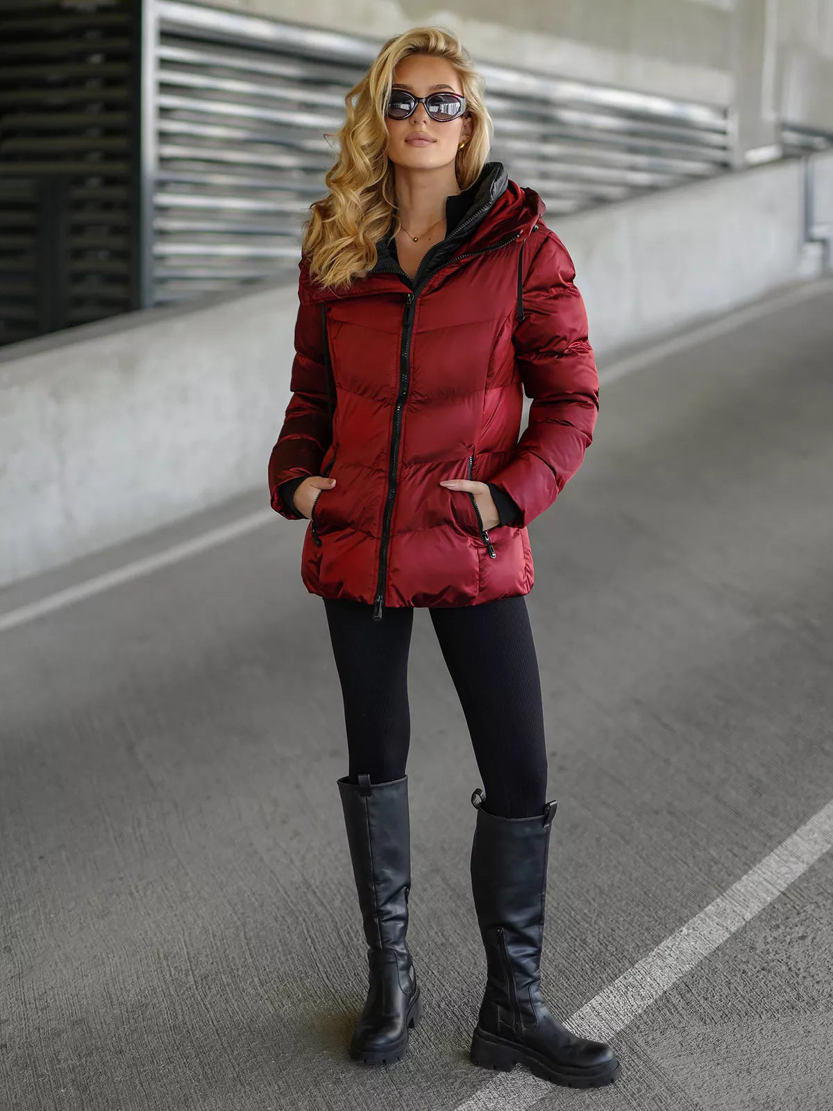 Moteriška dygsniuota bordo spalvos striukė Emilin