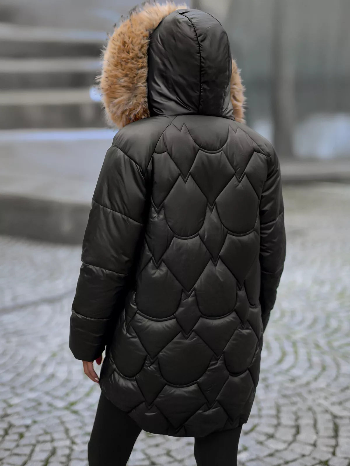 Moteriška žieminė juodos spalvos striukė Verni