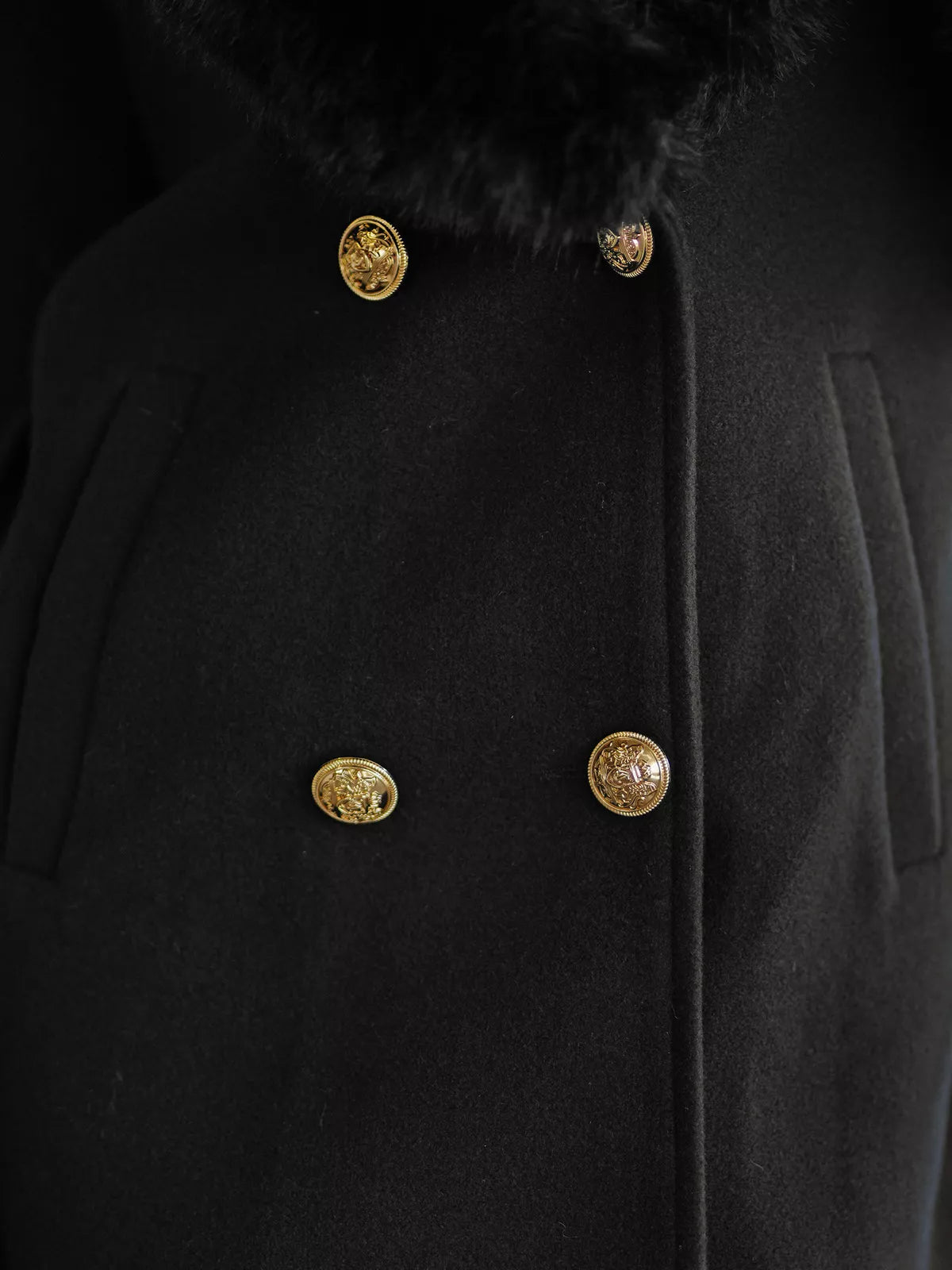 Moteriškas juodos spalvos paltas Classy