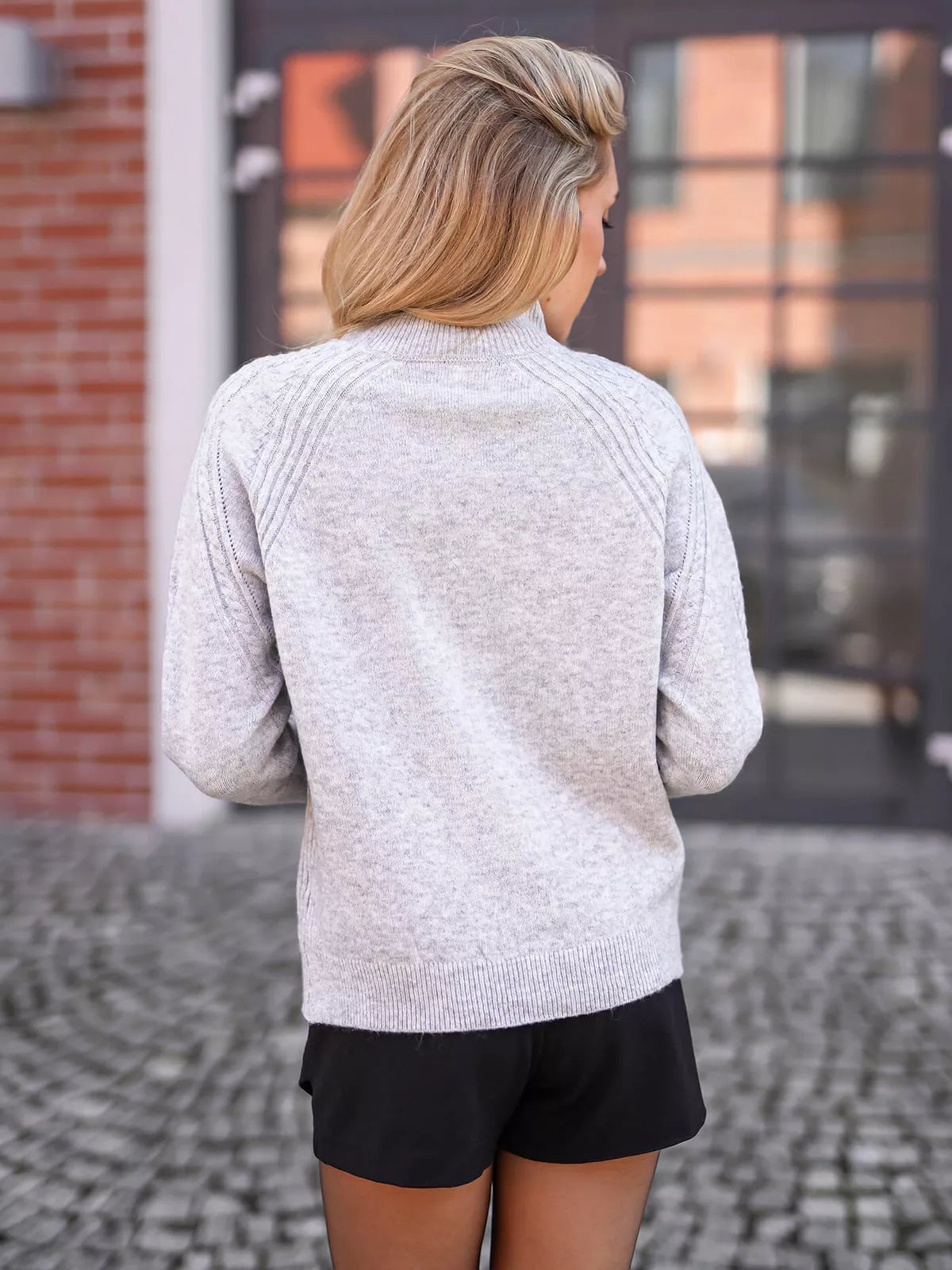 Moteriškas pilkas megztinis Bert