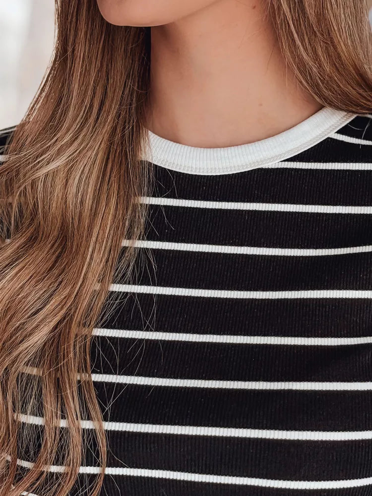 Moteriški juodi dryžuoti marškinėliai Liness